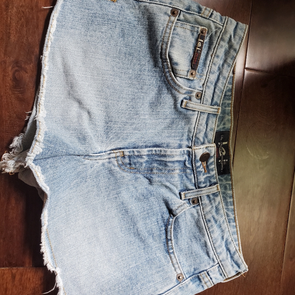L e I shorts size 7 juniors in light wash